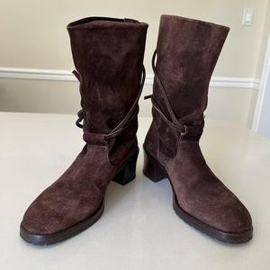 NWOT Joan & David Handmade Suede Boots - 6